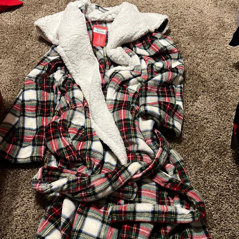 Holiday collection family robe.  Size S/M. Feels amazing.